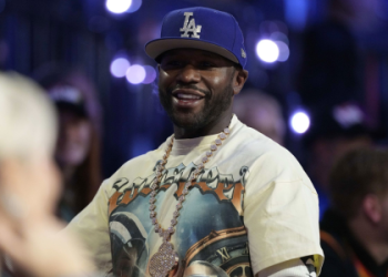 Will Floyd Mayweather be at the Super Bowl? All You Need to Know